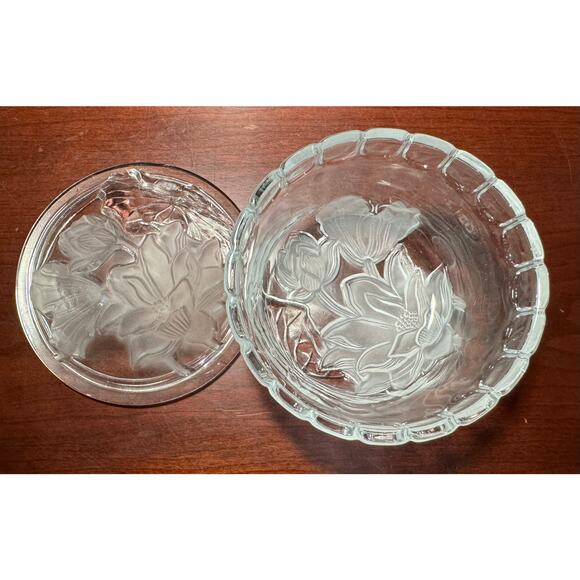 Vintage Floral Tulip Lidded Bowl Pressed Glass Trinket Bowl Candy Dish - Picture 3 of 9
